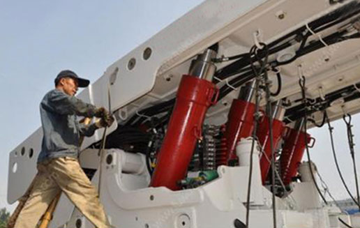 液壓驅(qū)動(dòng)